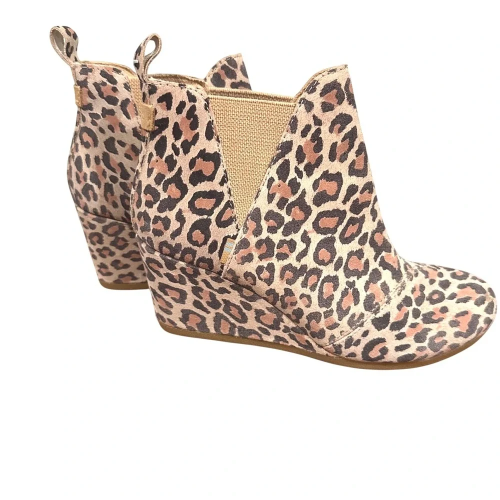 TOMS Leopard Print Wedge Ankle Booties Womens Size 6.5 Chelsea Pull On Boots